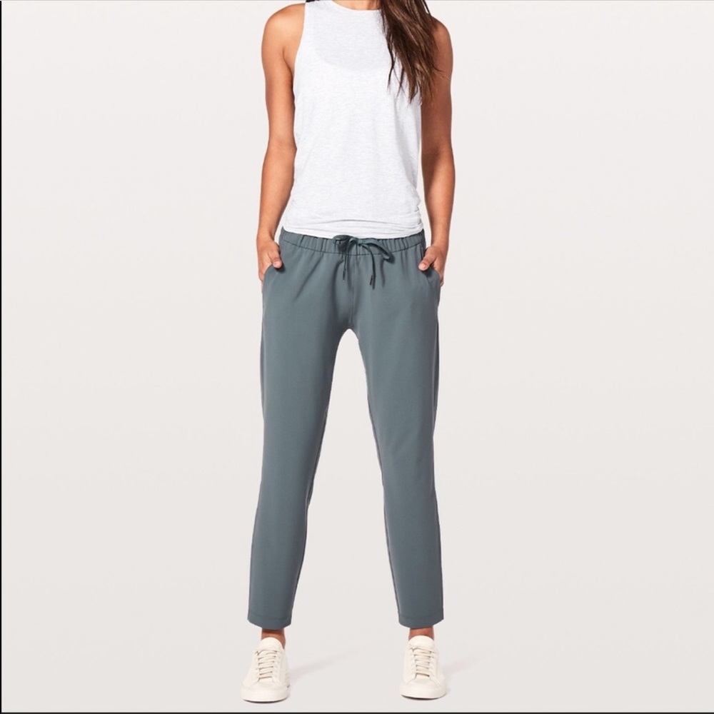 Lululemon on the fly pant size 6